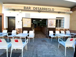 Pis a Santuario. Oportunidad única en chipiona piso con negocio de bar.