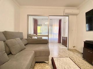 Etagenwohnung in El Pino-Bajo de Guía. Piso céntrico con garaje.