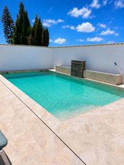 Chalet à La Laguna. Chalet planta baja con piscina.