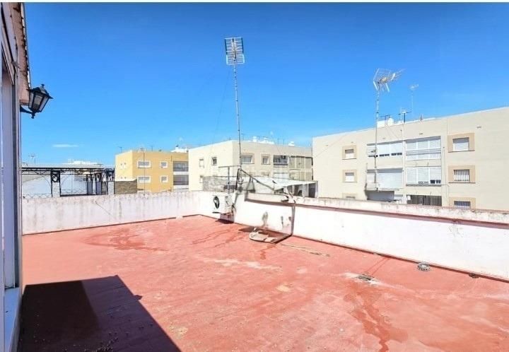 Foto ff173433-1e0f-484f-a5f5-40eb0215b4bb. Pis a Centro Chipiona