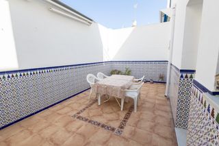 Reihenhaus in Playa de la Regla. Adosado con habitacion en planta baja en playa de regla