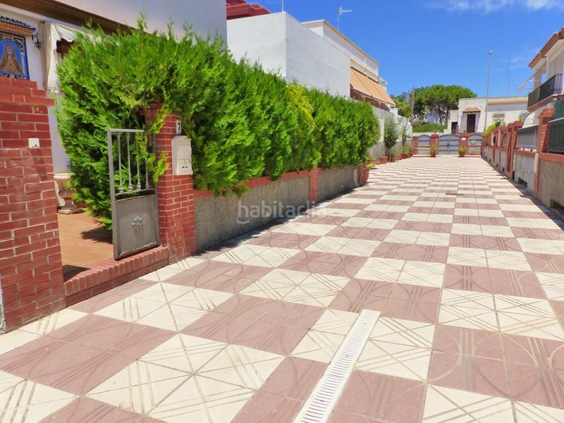 Foto 07593006-921e-473d-a958-3679a2f46044. Casa aparellada amb aparcament a Playa de la Regla Chipiona