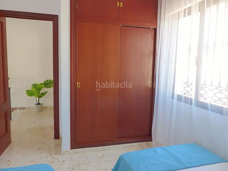 Foto 1b1db239-05bc-42e7-aa01-8f087f9f1012. Casa aparellada amb aparcament a Playa de la Regla Chipiona