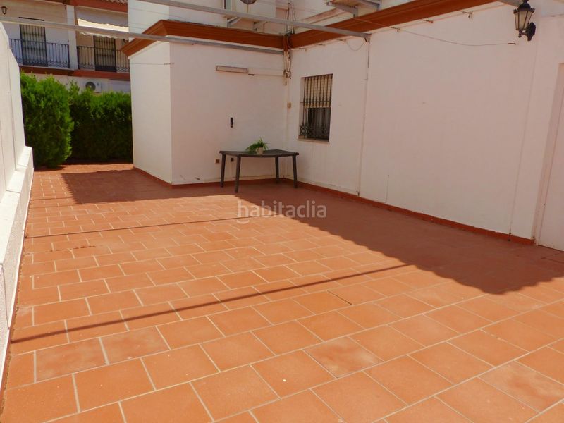 Foto 44ba454b-a592-4506-8215-3017abc2c23b. Casa aparellada amb aparcament a Playa de la Regla Chipiona