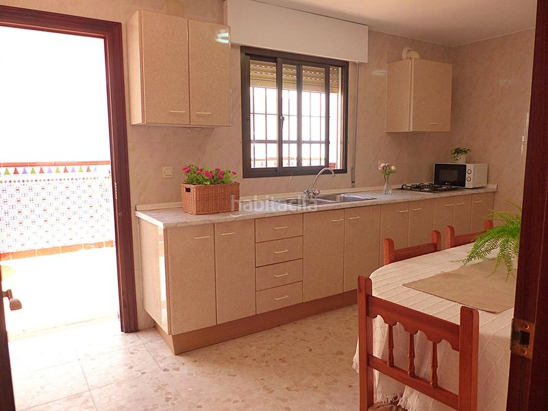 Foto 60d6bfe7-37c9-41dc-b1ad-81120c9dedec. Casa aparellada amb aparcament a Playa de la Regla Chipiona
