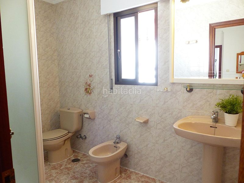 Foto 7efd68ff-9824-4a50-b89a-f28b4390afe2. Casa aparellada amb aparcament a Playa de la Regla Chipiona