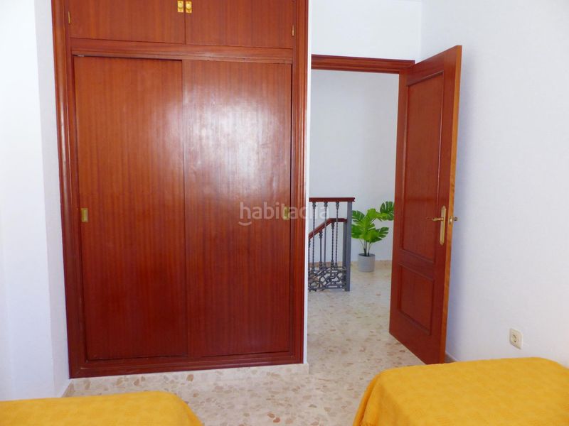 Foto 9dc3dc1a-a17a-4910-8945-770b4ed58a7f. Casa aparellada amb aparcament a Playa de la Regla Chipiona
