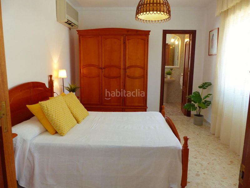 Foto b2a1a8ba-8147-4a51-b99b-e013b80d0e1f. Casa aparellada amb aparcament a Playa de la Regla Chipiona