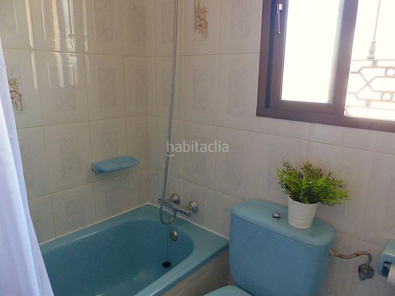 Foto dafc783f-dd9a-4991-bb84-26e8093811d2. Casa aparellada amb aparcament a Playa de la Regla Chipiona