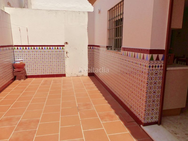 Foto e92ad1dd-0a2a-4a4a-a88c-deabd2911500. Casa aparellada amb aparcament a Playa de la Regla Chipiona
