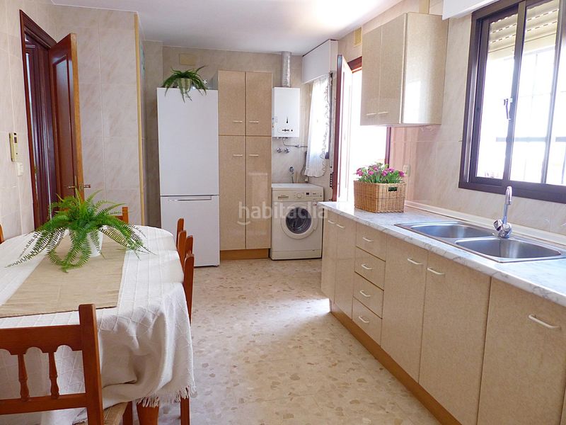 Foto ebbc590f-65af-4e57-a01b-e36e28c0f2d1. Casa aparellada amb aparcament a Playa de la Regla Chipiona