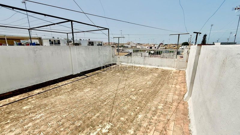 Foto af84890d-44aa-4a8f-bf72-ccb98de91af2. Casa adossada a Playa Cruz del Mar Chipiona