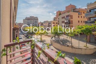 Appartement  Carrer de gambs. Distribuido en dos niveles, con parking incluido