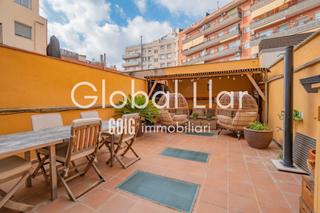Casa adosada  Carrer de joanot martorell. Única en la zona...diseño y acabados.