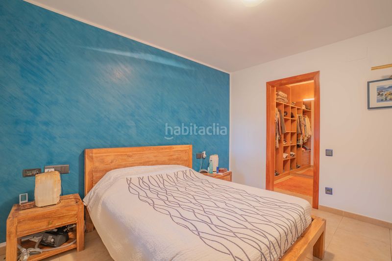 Foto fe124332-843f-429d-970b-9f1b3df2d7a7. Xalet amb xemeneia calefacció aparcament a Castellarnau Sabadell