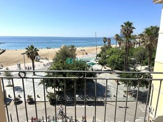 Pis  Grau i torras. Exclusivo piso reformado en venta en primera linea de mar en bar