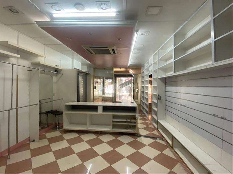 Foto b3642149-15e4-4dd2-bca3-7e3217704aa6. Lloguer local comercial a Centre Sabadell