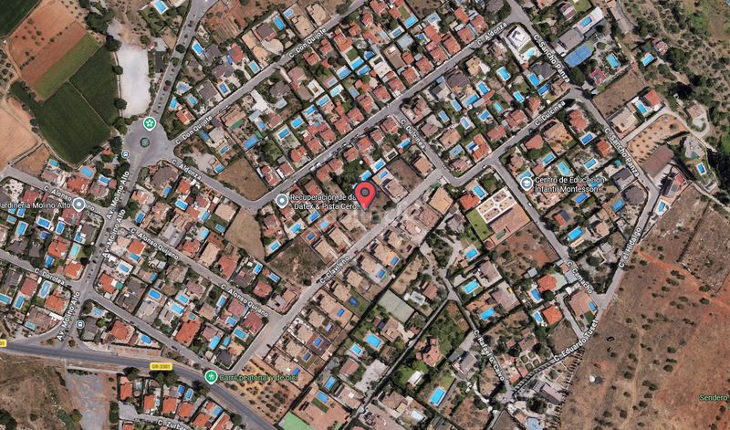 Foto b9fb1ed2-ce35-42bc-bb14-35d4324fb73c. Terreno residenziale in calle clavileño 11 in Villa de Otura