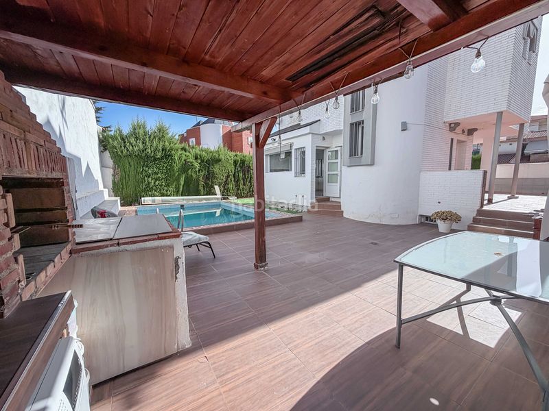 Foto a7dc36a0-46e3-43d5-b2f2-6899c49347d8. Chalet in calle meidum 63 in Villa de Otura