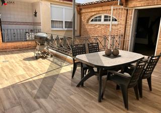 Maison jumelée à Centro - Ambulatorio. Espectacular casa adosada de 3 alturas y 408 m² construidos, con