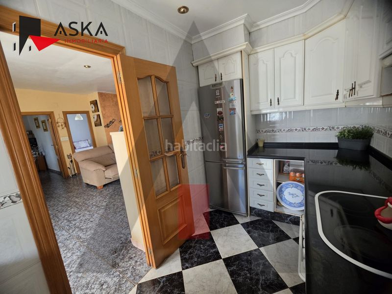 Foto ce593430-978b-4608-8b18-77aa29e86ba9. Xalet amb piscina a Monte Real Torrent