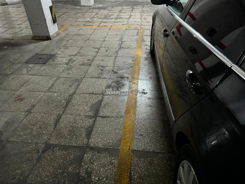 Foto b7c1391e-d6b2-4622-a4eb-da36e25c6c59. Car parking in plaça d'enric granados 14 in Barrio de Patraix Valencia