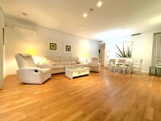 Pis  Carrer de jacint labaila. Piso con nuda propiedad