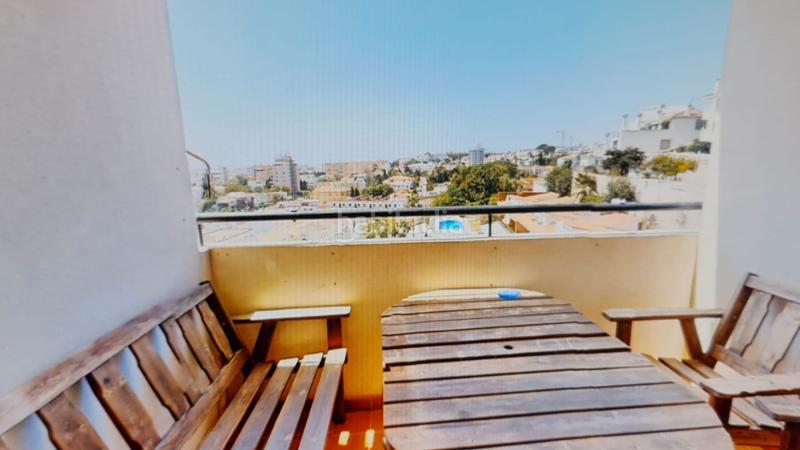 Foto c9f57cba-16f4-4bc0-bd0d-c4602b16e258. Pis amb aparcament piscina a Montemar Torremolinos