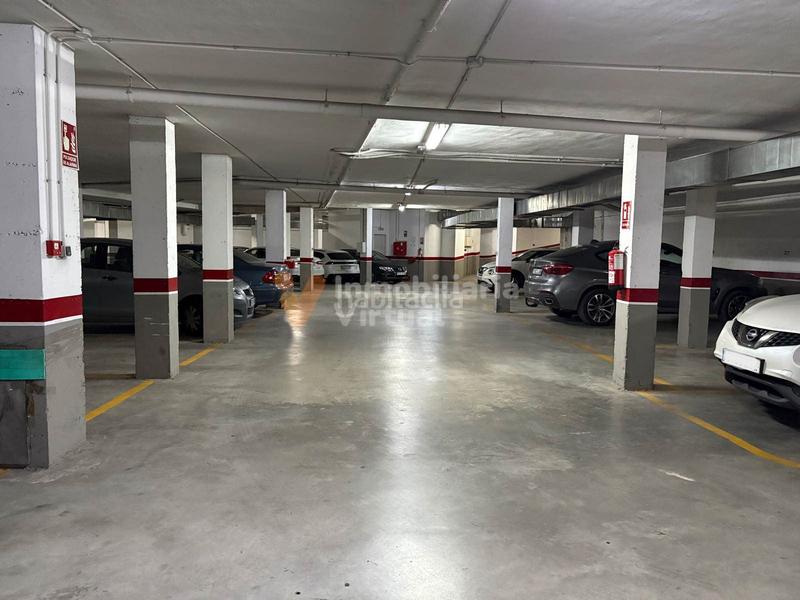 Foto de43ab56-918a-4291-a8ae-211d7a9c87db. Parking voiture dans Centro Lucena