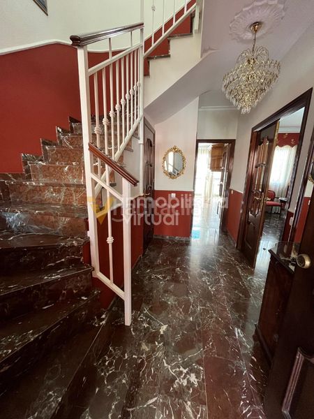 Foto a43cfcd0-e858-49f2-8f7f-60165b2cda22. Casa a avenida del parque 36 a Centro Lucena