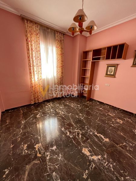 Foto f0a3d212-89aa-4a84-90b1-8921a99b8d46. Casa a avenida del parque 36 a Centro Lucena