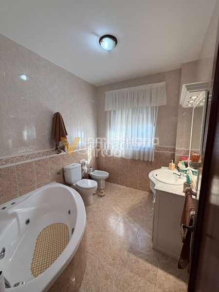 Foto fec9dd94-98ec-47f1-b984-6aef51659577. Casa a La Calzada Lucena