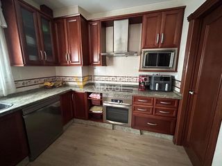 Maison à Avenida del parque 36. Venta casa junto avenida del parque, el lucena.