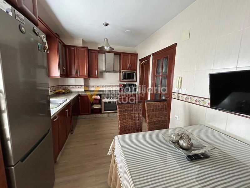 Foto c04fda87-b8aa-4636-931b-264613f0f632. Casa a avenida del parque 36 a Centro Lucena