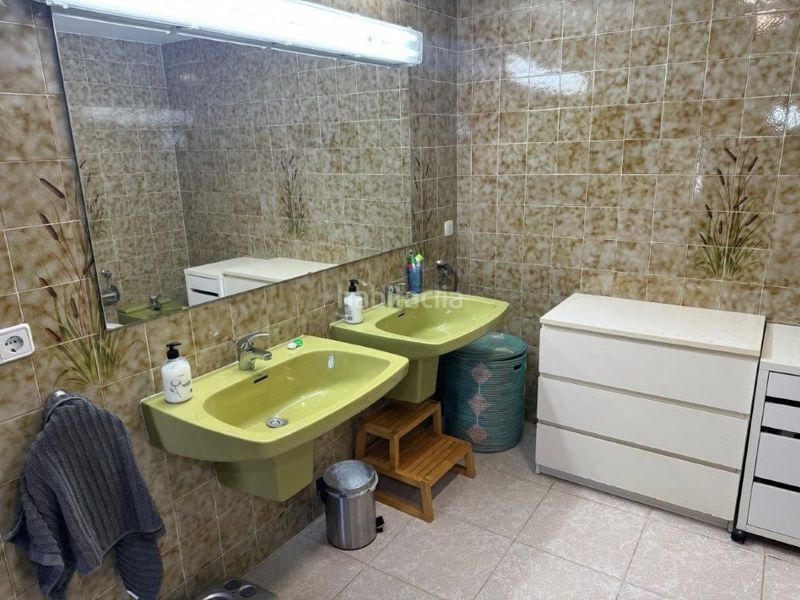 Foto 92a2e620-f203-4d51-a7ea-8146f3a3e757. Edificio in Llagostera