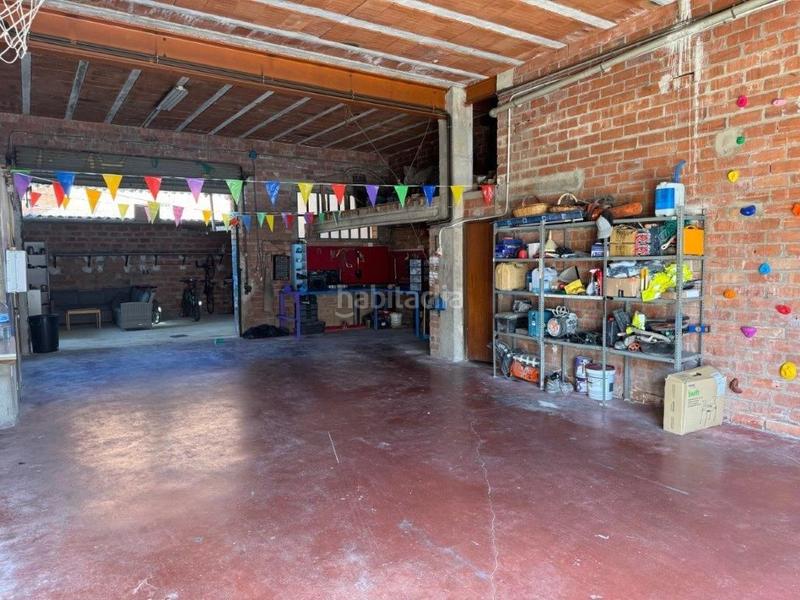 Foto 5a9766f5-8a87-4041-b7f3-db38b8ff1af4. Edifici a Llagostera