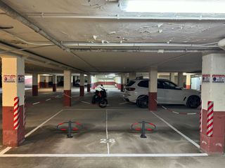 Lloguer Aparcament cotxe a Fenals. Plaza de parking grande en alquiler