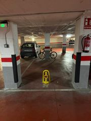 Lloguer Aparcament cotxe a Centre-Platja. Plaza de parking para coche pequeño ó moto
