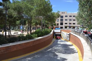 Alquiler Parking coche  Plaa tereses (de les). Aparcament al centre de matar