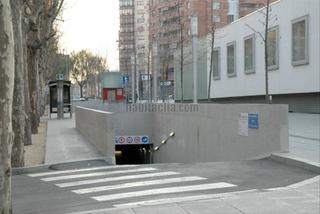 Rent Car parking in Plaça de granollers 1. Aparcament amb abonament nocturn