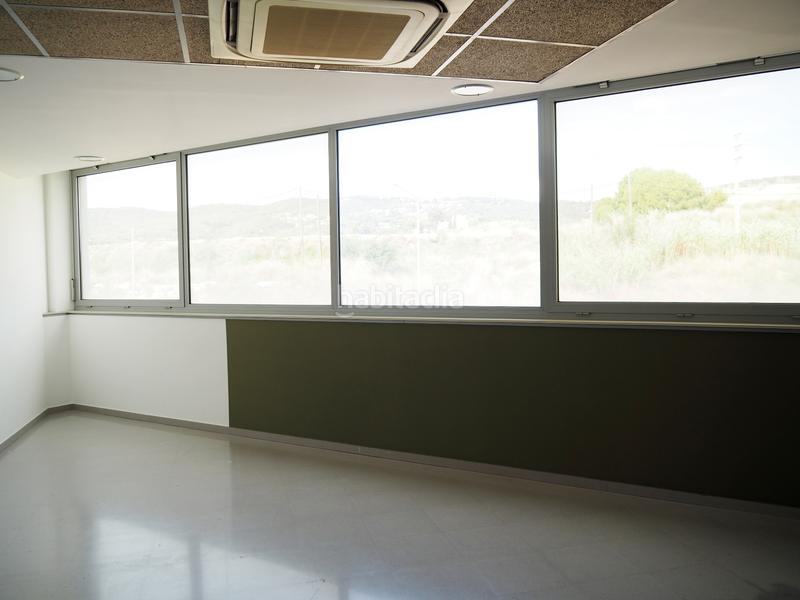Foto ed9e4ef2-1857-40c6-81e9-250d2f383817. Miete büro in carrer de Vallveric 85 in Vallveric Mataró