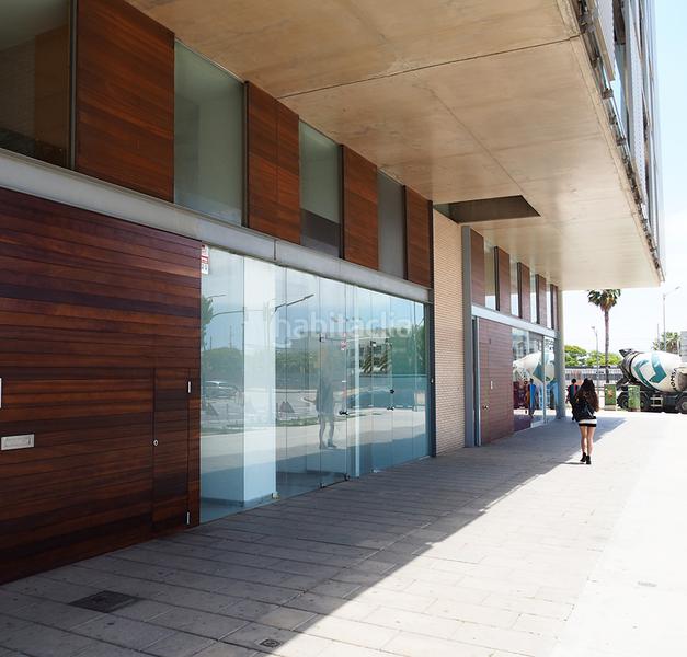 Foto f7757521-0682-4e90-8107-87d003734a5c. Alquiler local comercial en ronda barceló 73 local comercial al centre, a pocs metres de la façana marítima en Mataró