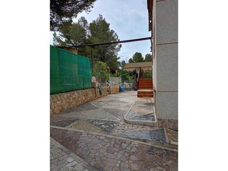 Foto d9e752cb-b0c0-4b53-8259-68f6b1991de9. Chalet mit parking in Cabra del Camp