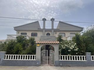 Casa  Llastres. Chalet independiente en miami playa.