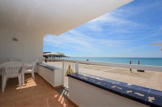 Duplex in Carrer botigues de mar 83. Duplex en primera linea de mar en altafulla