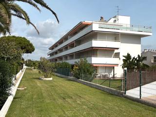 Appartement à Carrer via herculea 14. Apartamento cerca de la playa y con vistas al mar
