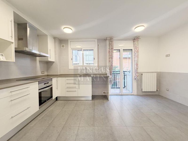 Foto 451756c5-6a1e-43e5-a036-0d35e871e974. Casa amb calefacció aparcament a Passeig Maragall Gavà