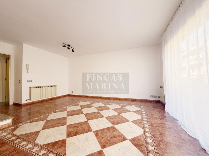 Foto 536e7ae8-4115-492d-ba47-41a0bafa5a77. Casa amb calefacció aparcament a Passeig Maragall Gavà