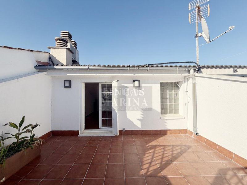 Foto 5e43a46b-30c8-4398-be7c-f4c148404b1a. Casa amb calefacció aparcament a Passeig Maragall Gavà