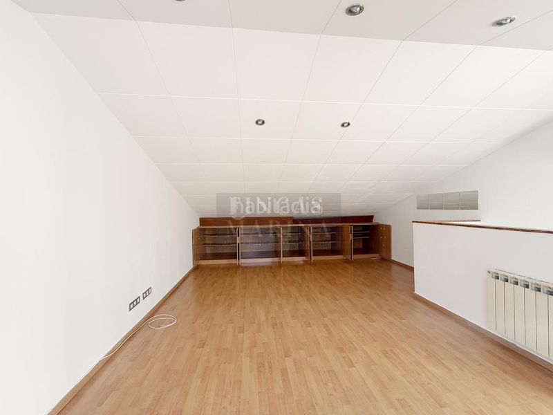 Foto 6c66d9ce-cc3d-427e-8d4f-de2bd37e7f44. Casa amb calefacció aparcament a Passeig Maragall Gavà